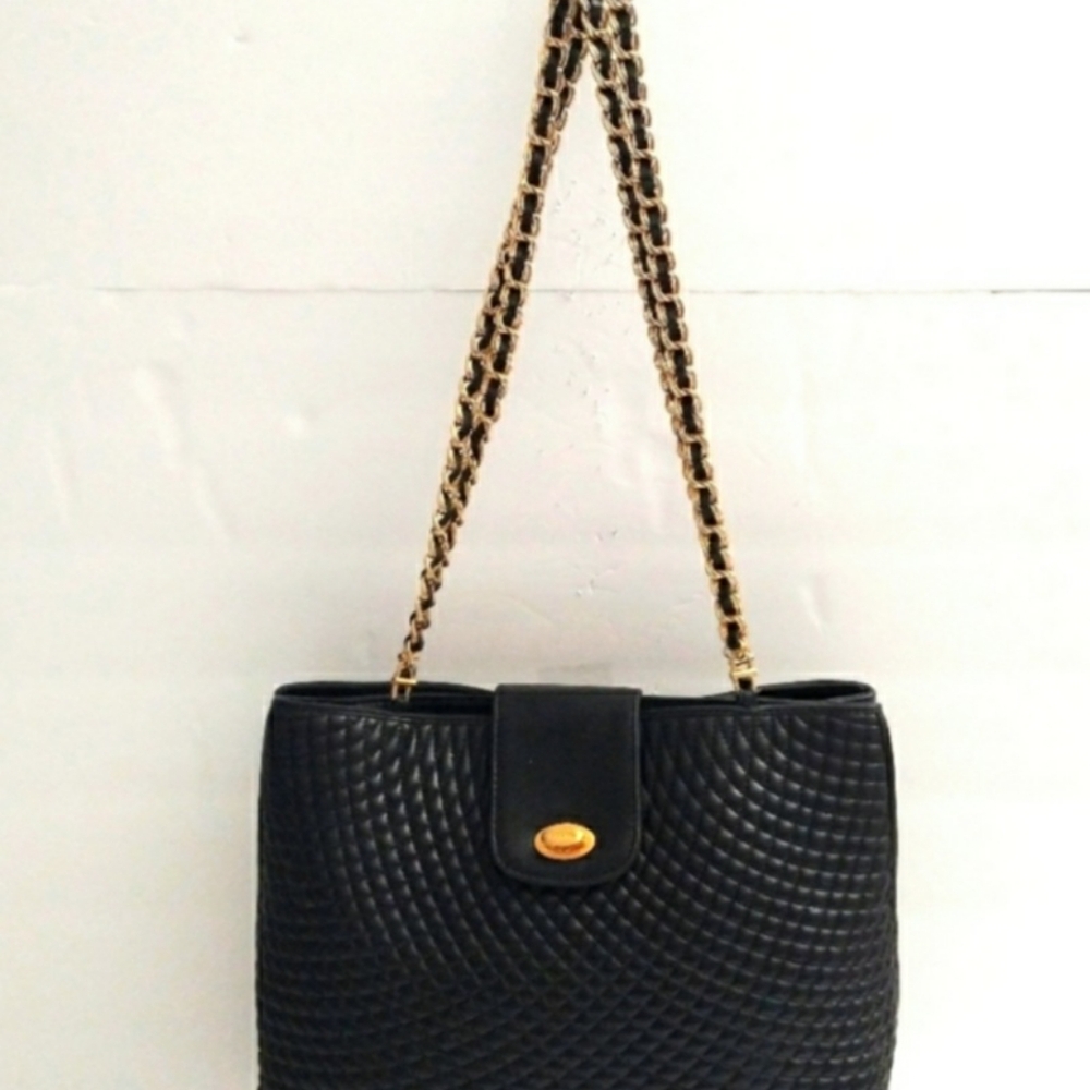 Beautiful Authentic Bally Shoulder bag, double chain shoulderstrap.Excellent ♡♡♡